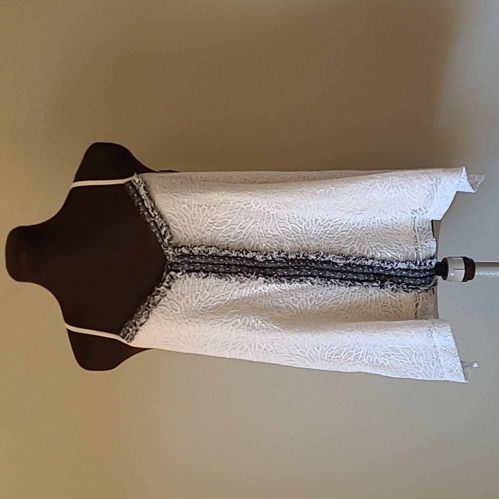Anthropologie Akemi + Kin Medium Cream Tank Top Lace Overlay